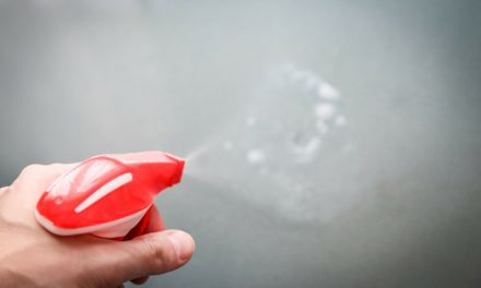 Skuteczne mycie luster – jakie środki czystości wybrać?