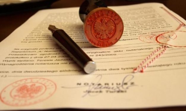 Dlaczego umowy zbycia nieruchomości warto zawierać u notariusza?