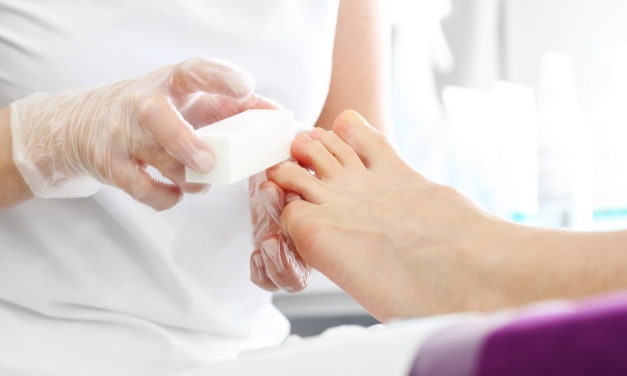 6 typowych błędów w wykonywaniu hybrydowego manicure i jak ich uniknąć?