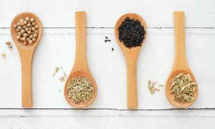 Dlaczego warto jeść nasiona czarnuszki? Poznaj ich właściwości i zastosowanie!