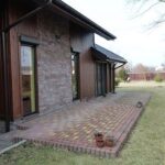 Kamień elewacyjny na zewnątrz – jak wybrać materiał odporny na warunki atmosferyczne i zachowujący estetykę przez lata?